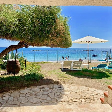 Paradise Beachfront Villa, Porto Columbu, Sardinia Porto Columbu - Perd'E Sali Eksteriør billede