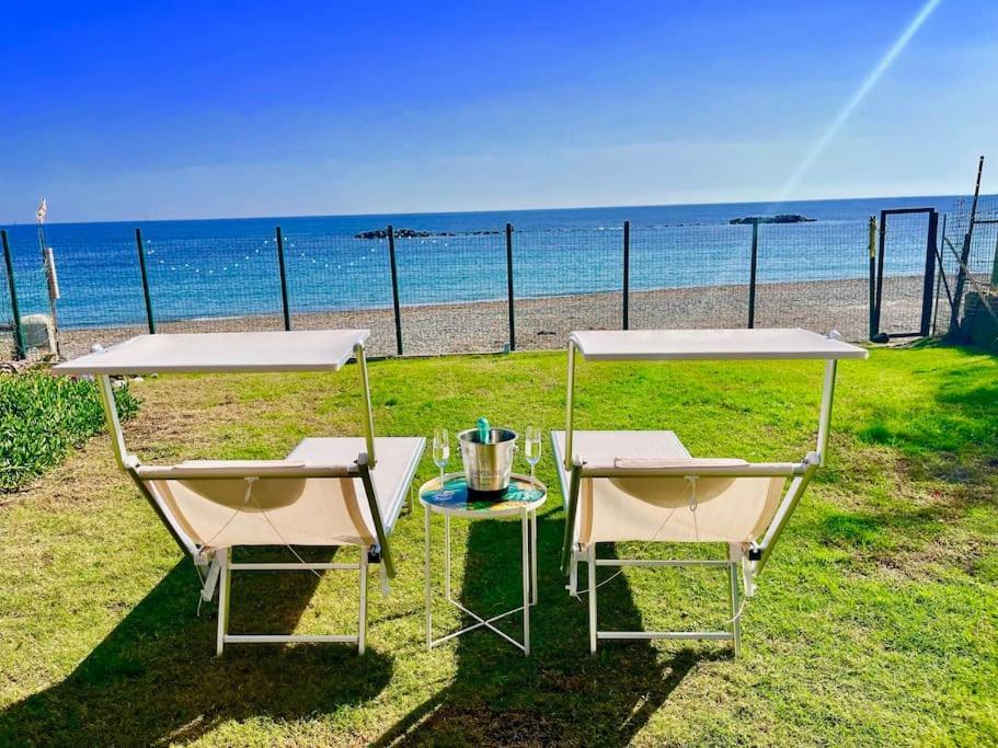 Paradise Beachfront Villa, Porto Columbu, Sardinia Porto Columbu - Perd'E Sali Eksteriør billede
