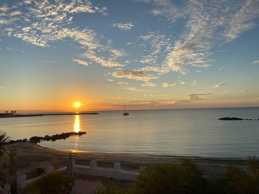 Paradise Beachfront Villa, Porto Columbu, Sardinia Porto Columbu - Perd'E Sali Eksteriør billede